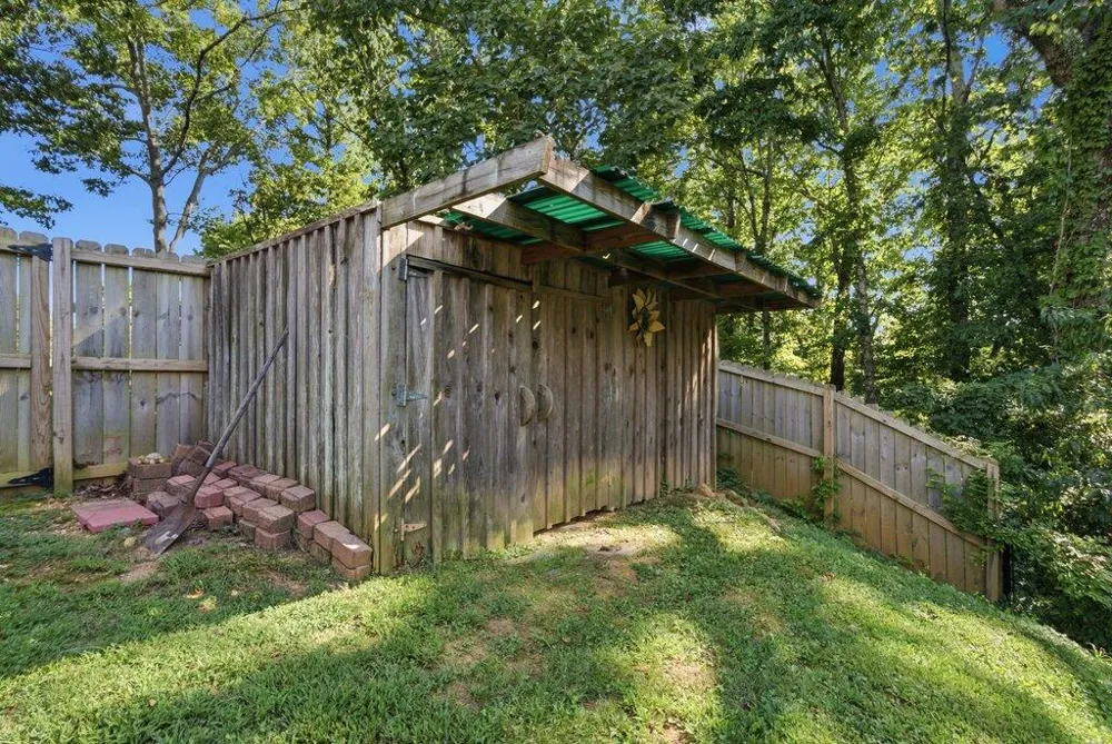 1718 Lake Wood Circle Hixson, TN 37343
