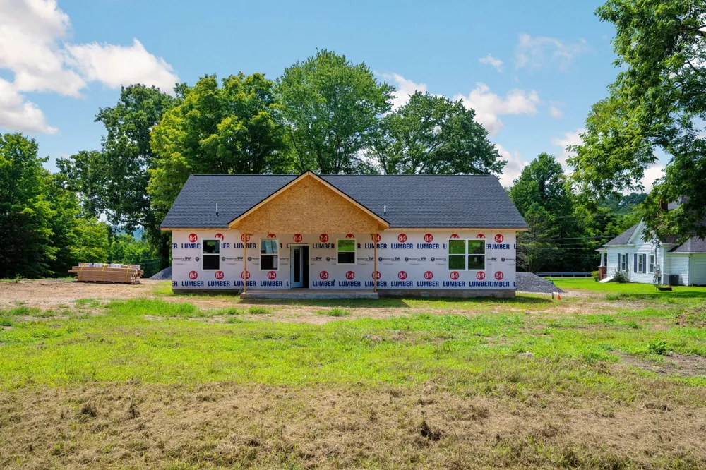 2352 Parksville Road Benton, TN 37307