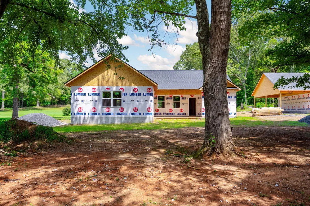 2352 Parksville Road Benton, TN 37307