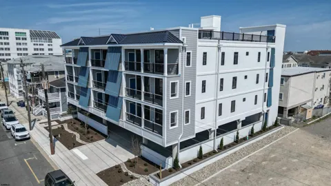 323 E Oak  #303 Ave