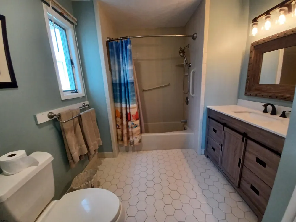38 Bay Ave Ocean City, NJ 08226