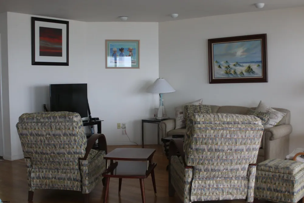 38 Bay Ave Ocean City, NJ 08226