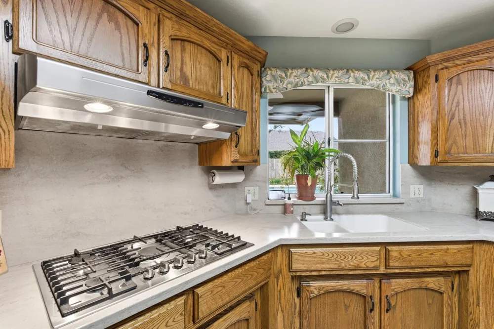 139 E Chestnut Visalia, CA 93277