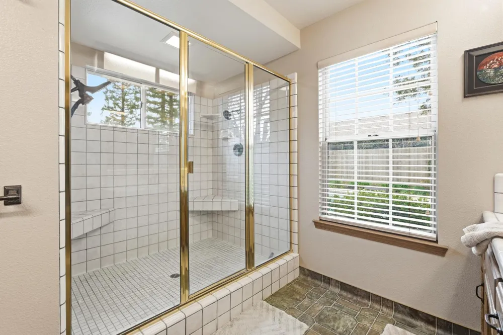 139 E Chestnut Visalia, CA 93277