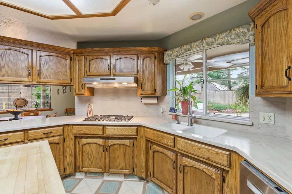 139 E Chestnut Visalia, CA 93277