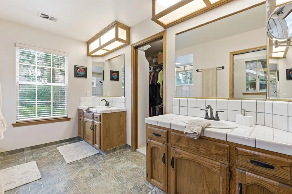 139 E Chestnut Visalia, CA 93277