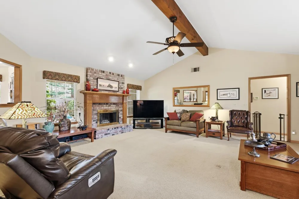 139 E Chestnut Visalia, CA 93277
