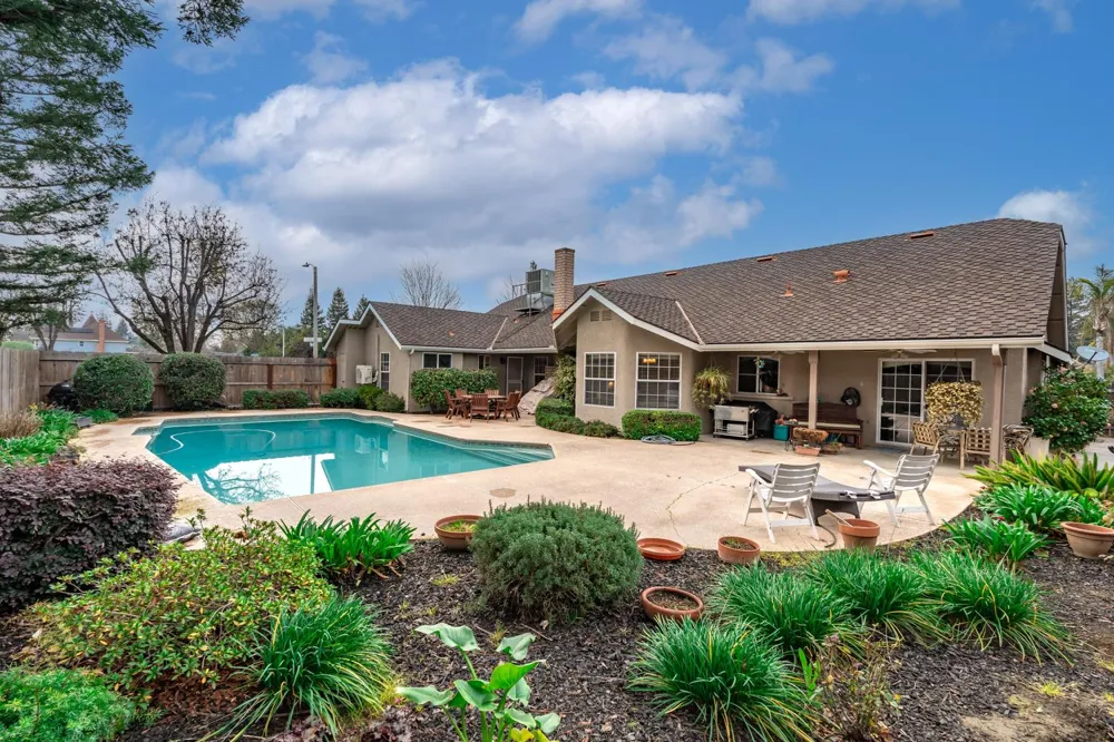 139 E Chestnut Visalia, CA 93277