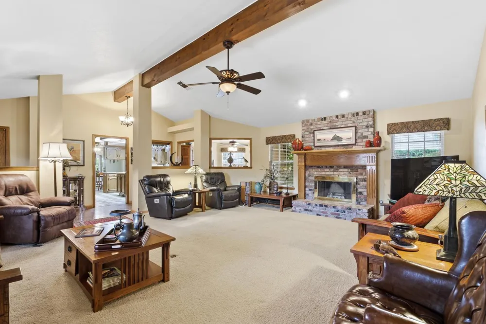 139 E Chestnut Visalia, CA 93277