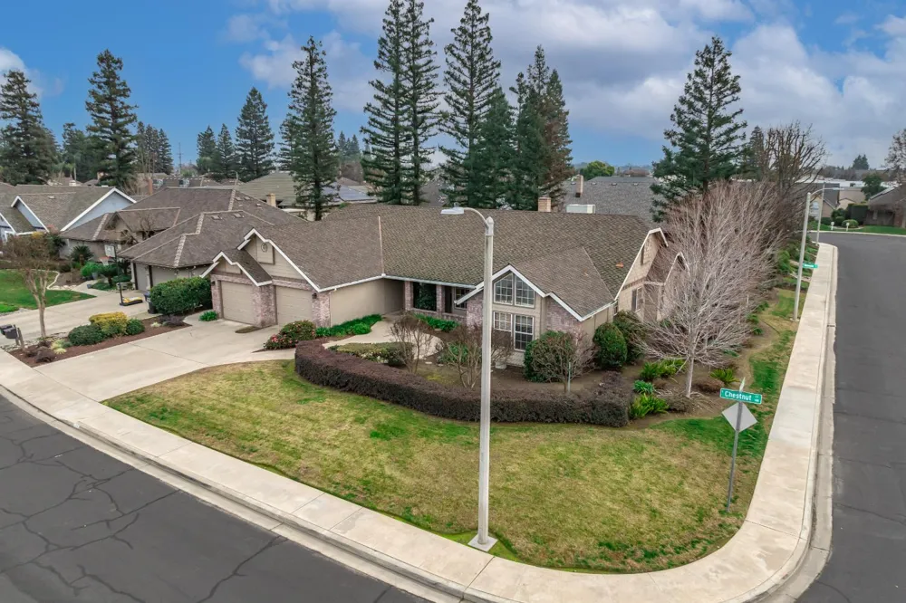 139 E Chestnut Visalia, CA 93277
