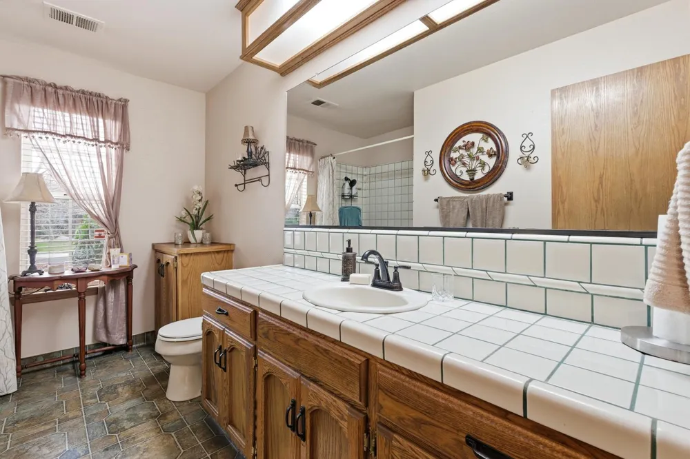 139 E Chestnut Visalia, CA 93277