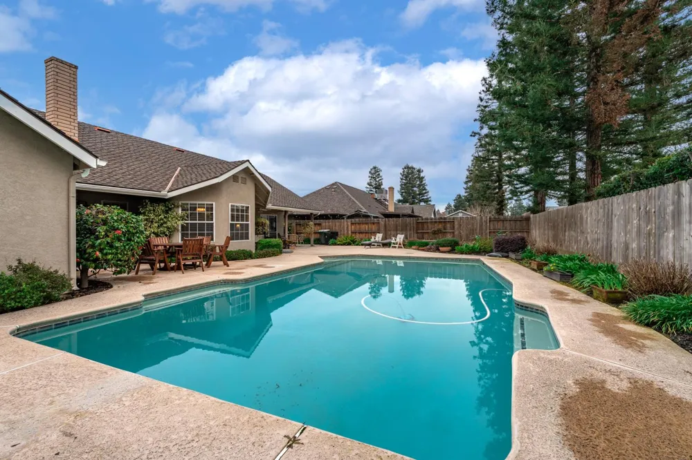 139 E Chestnut Visalia, CA 93277