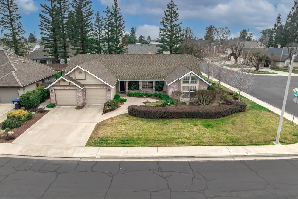 139 E Chestnut Visalia, CA 93277