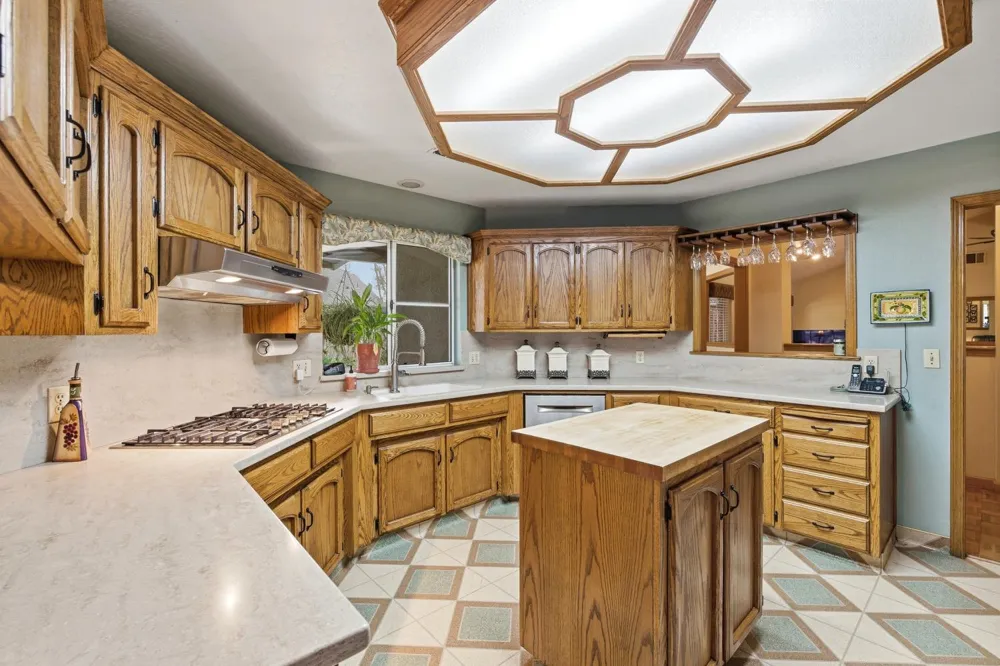 139 E Chestnut Visalia, CA 93277