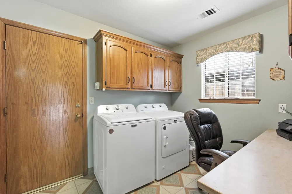139 E Chestnut Visalia, CA 93277