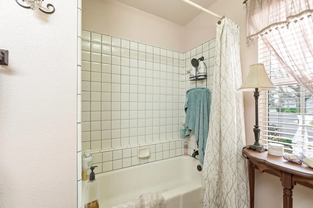 139 E Chestnut Visalia, CA 93277