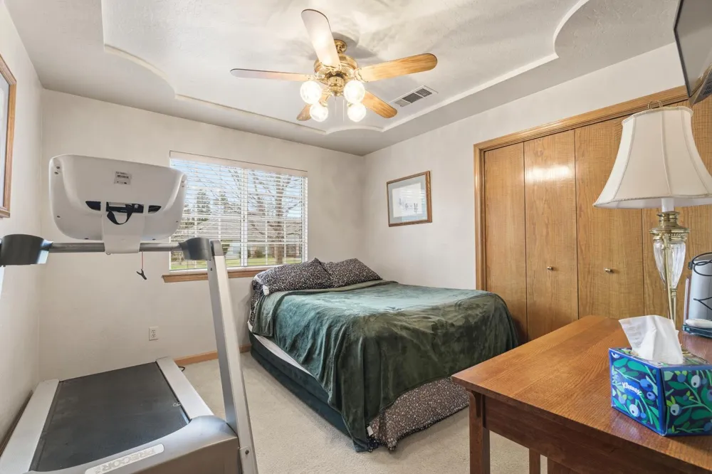 139 E Chestnut Visalia, CA 93277