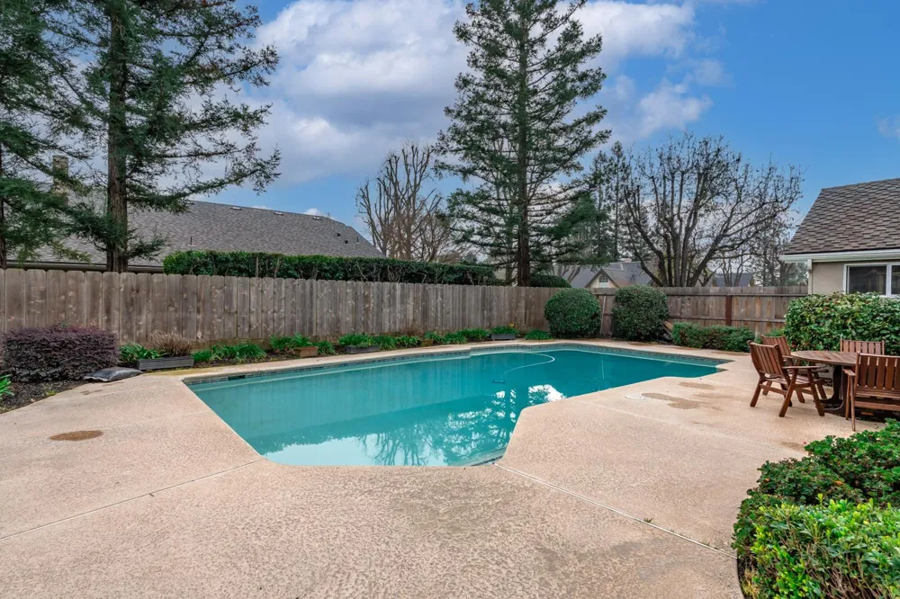 139 E Chestnut Visalia, CA 93277