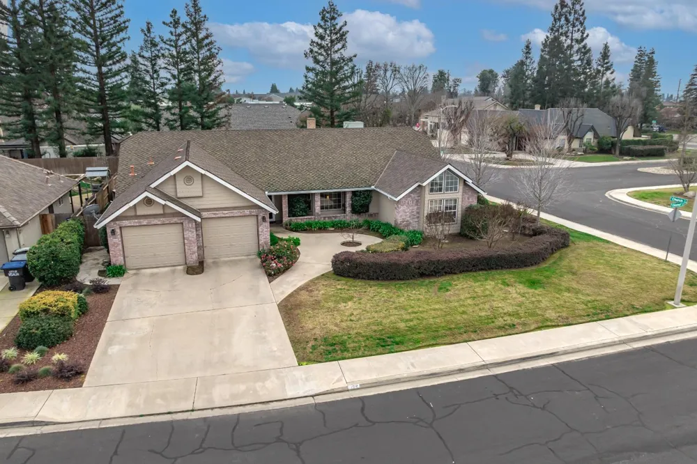 139 E Chestnut Visalia, CA 93277
