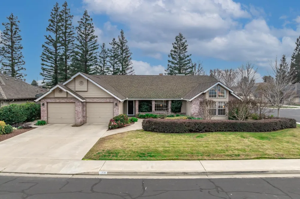 139 E Chestnut Visalia, CA 93277