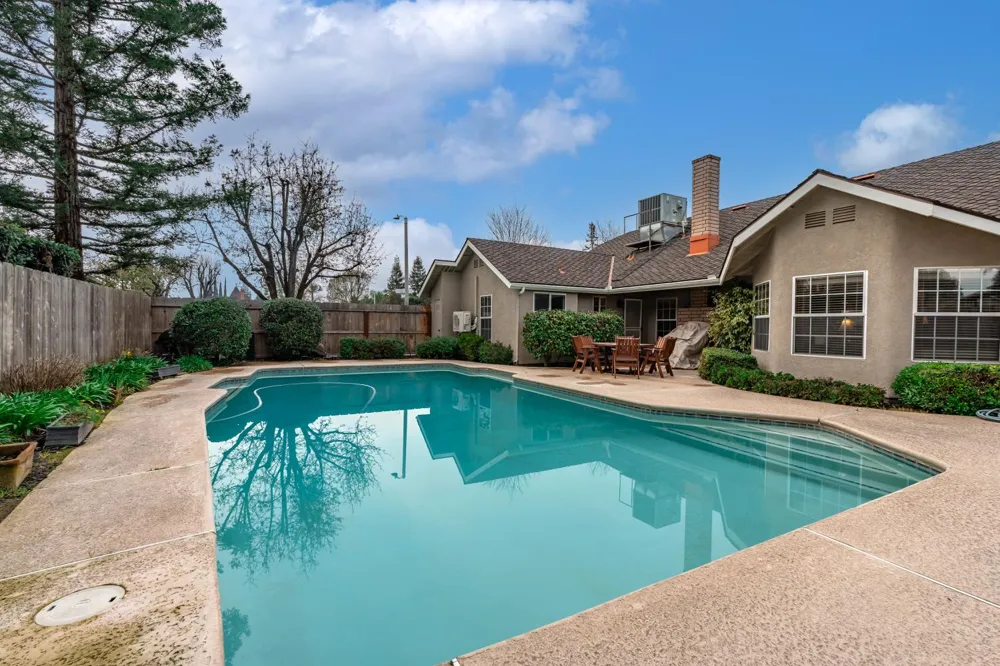 139 E Chestnut Visalia, CA 93277