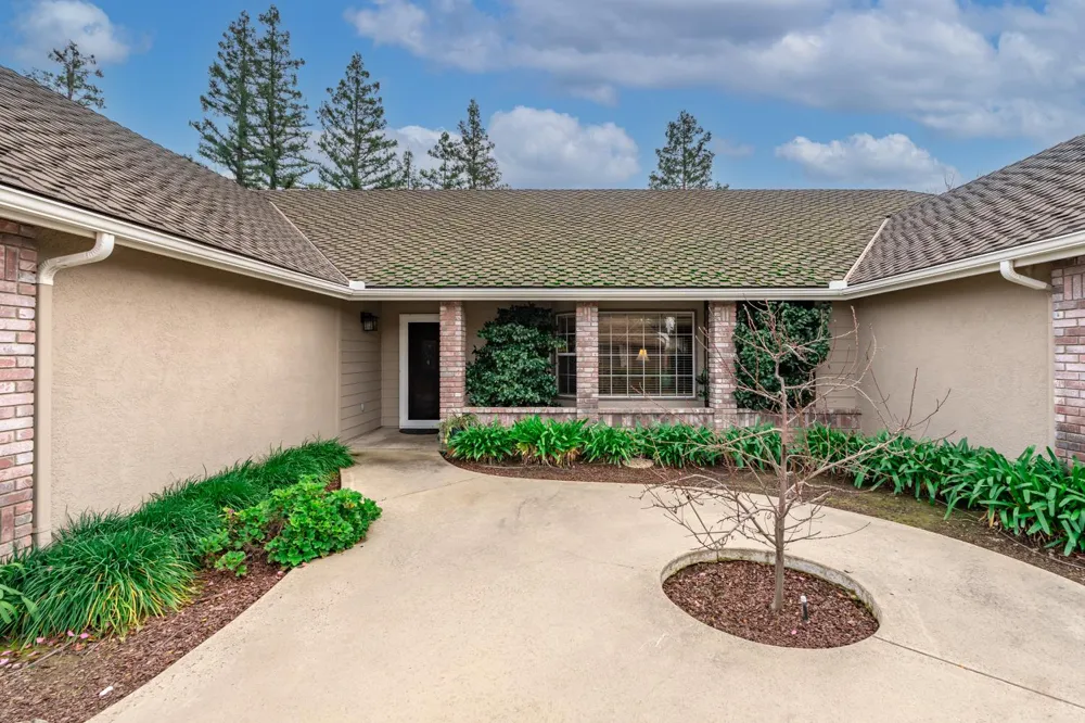 139 E Chestnut Visalia, CA 93277
