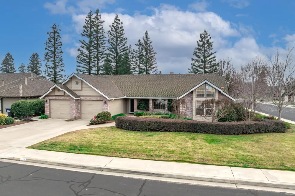 139 E Chestnut Visalia, CA 93277