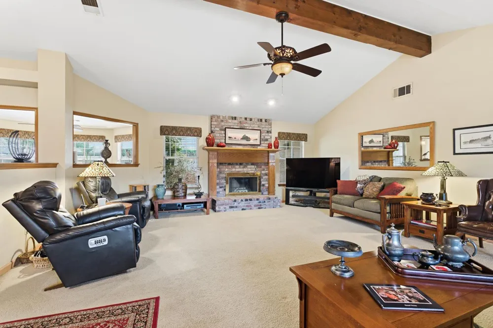 139 E Chestnut Visalia, CA 93277