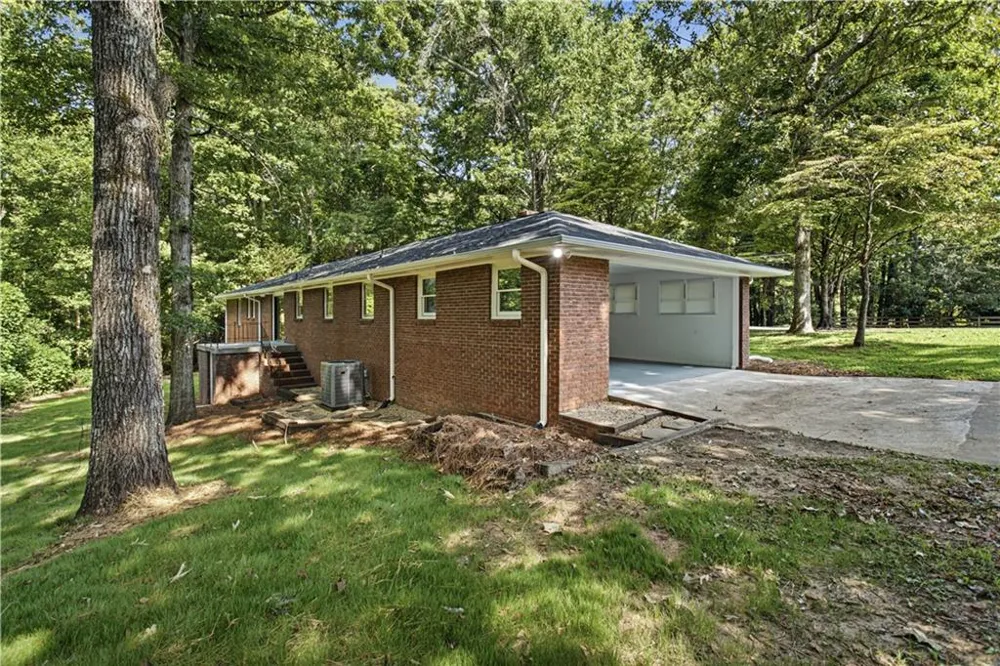 187 Hilltop Street Cleveland, GA 30528