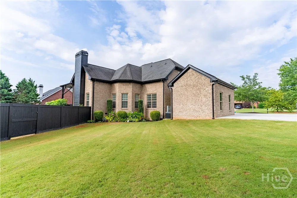 1070 Saint Albans Path Watkinsville, GA 30677