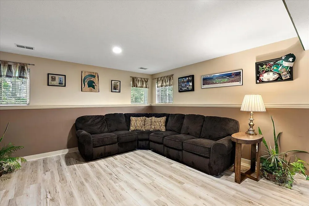 2931 Brookwind Drive Holland, MI 49424