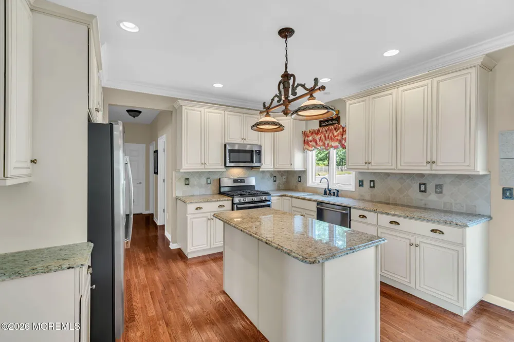 41 Walter Avenue Eatontown, NJ 07724