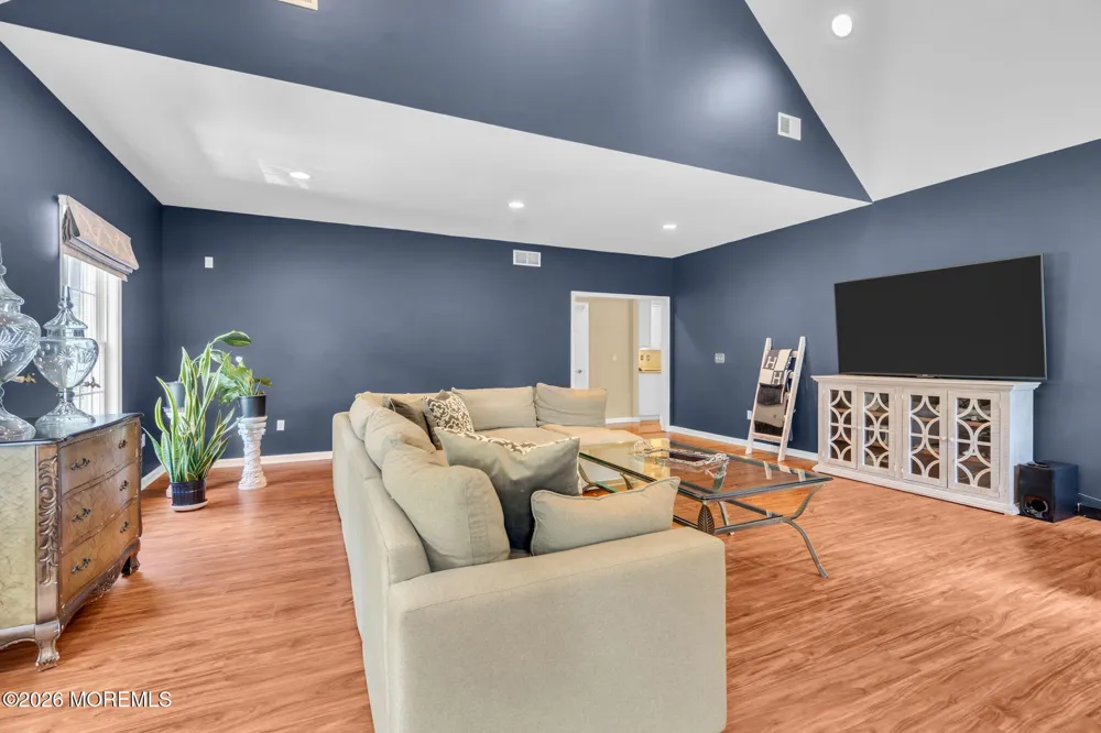 41 Walter Avenue Eatontown, NJ 07724