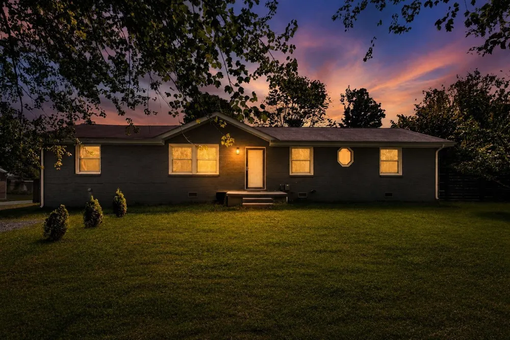 2057 Lake Rd Greenbrier, TN 37073