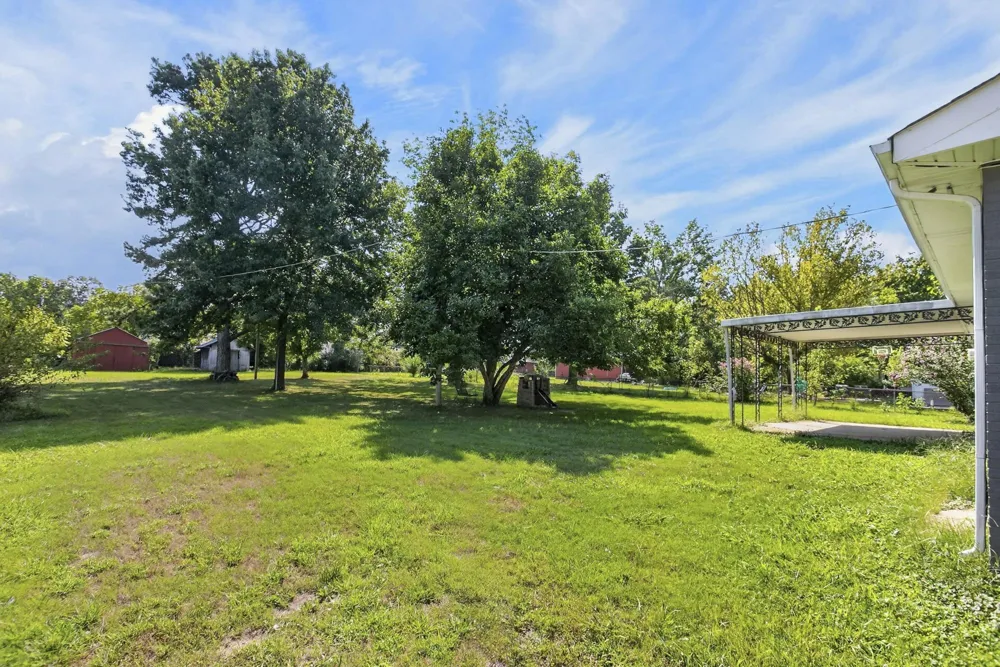 2057 Lake Rd Greenbrier, TN 37073