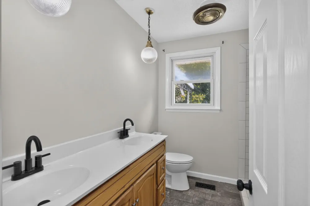 2057 Lake Rd Greenbrier, TN 37073