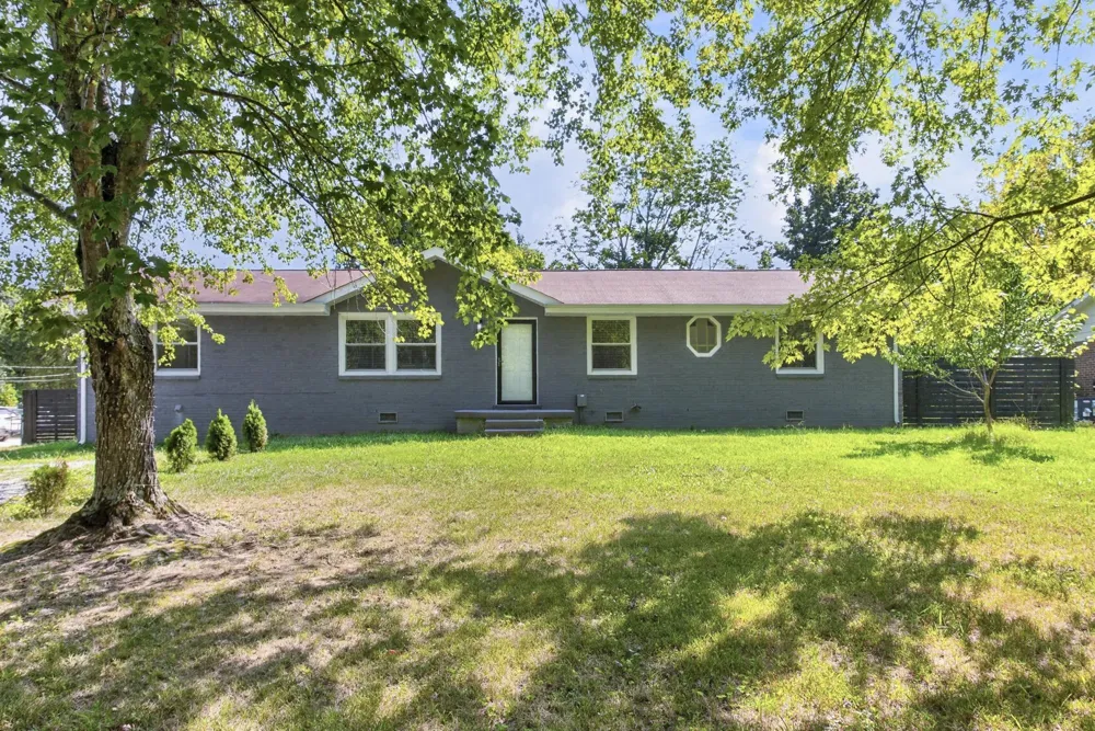2057 Lake Rd Greenbrier, TN 37073