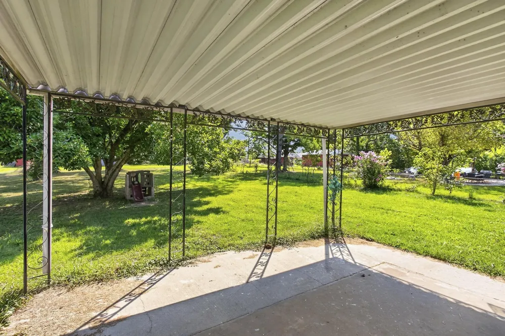 2057 Lake Rd Greenbrier, TN 37073