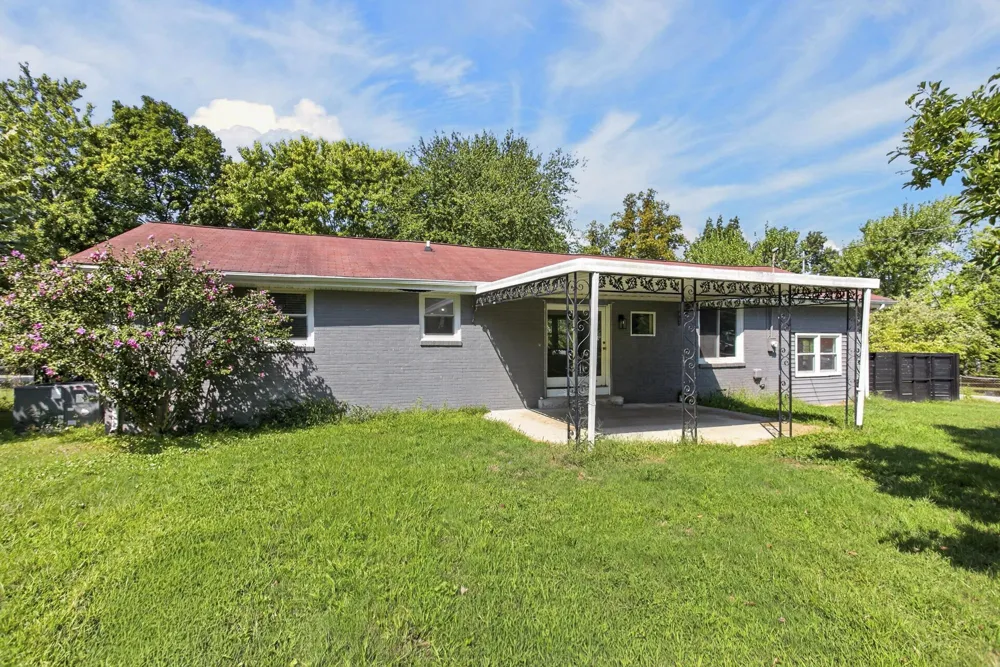 2057 Lake Rd Greenbrier, TN 37073