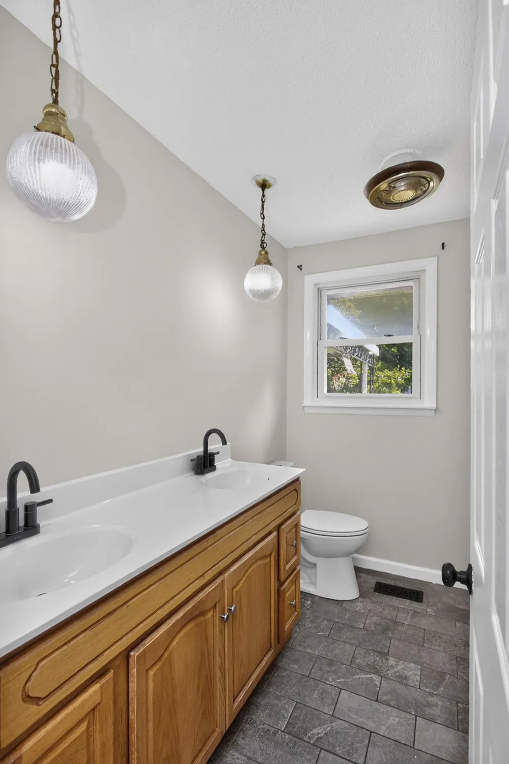 2057 Lake Rd Greenbrier, TN 37073