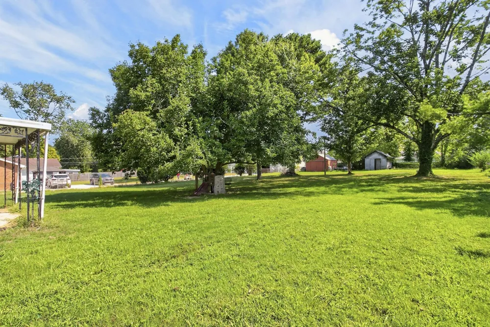 2057 Lake Rd Greenbrier, TN 37073
