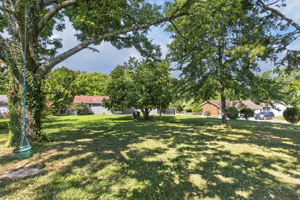 2057 Lake Rd Greenbrier, TN 37073