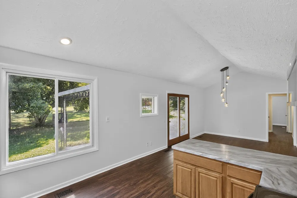 2057 Lake Rd Greenbrier, TN 37073