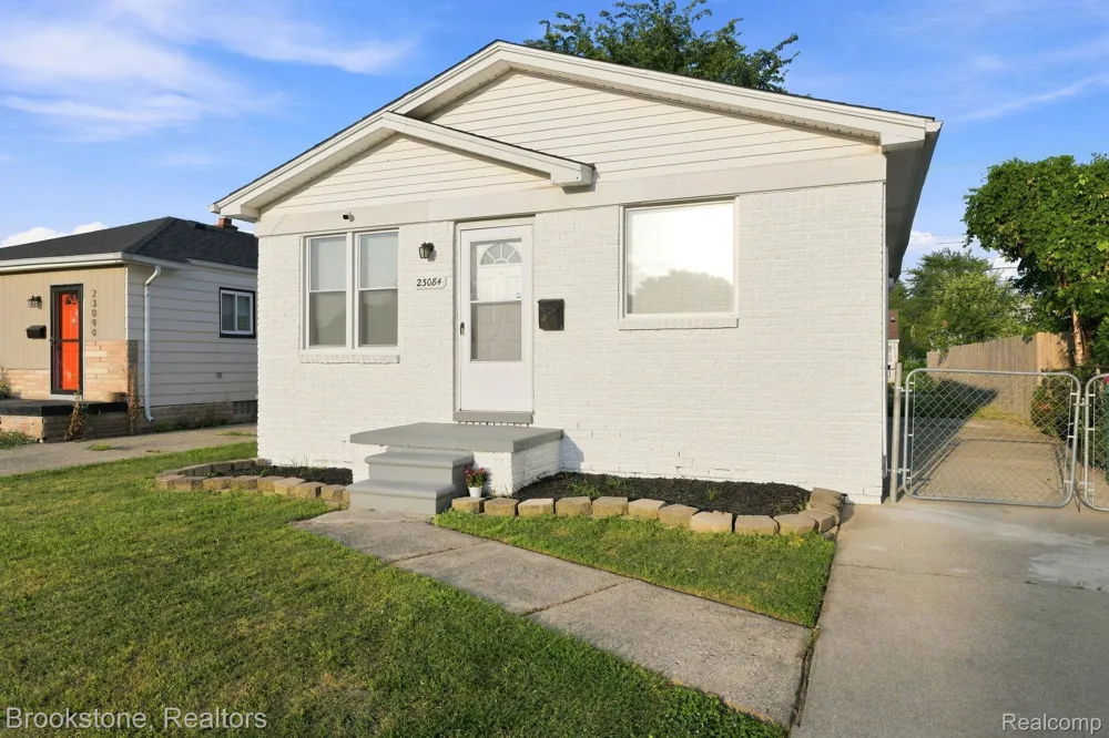 23084 Lambrecht Avenue Eastpointe City, MI 48021