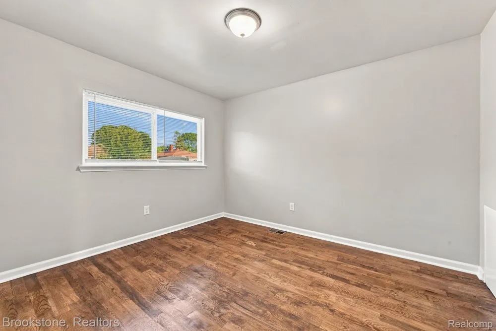 23084 Lambrecht Avenue Eastpointe City, MI 48021