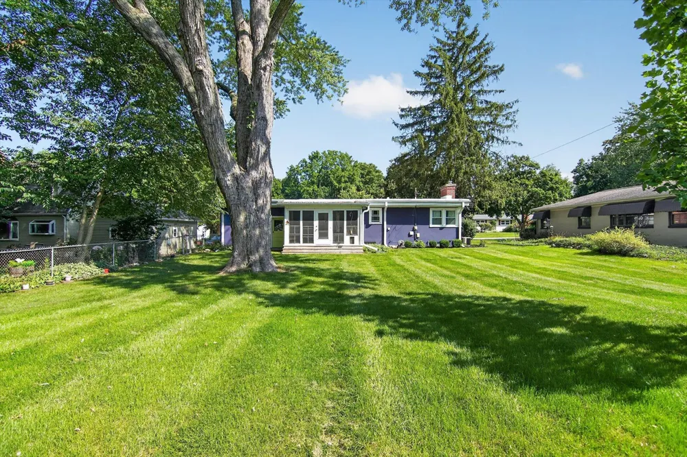 505 North Drive W Marshall City, MI 49068