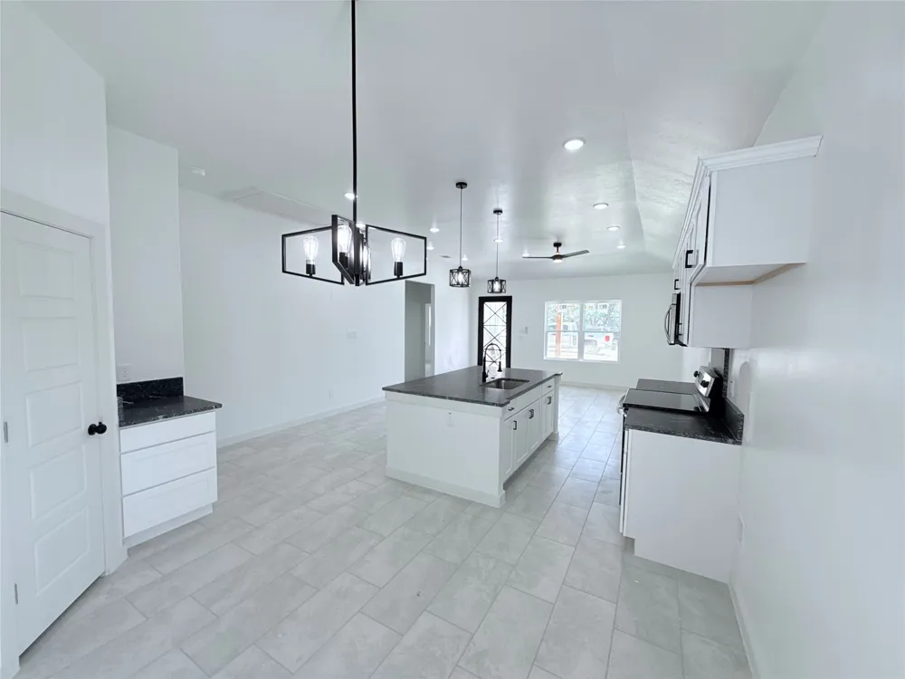 509 Judson Drive Devine, TX 78016