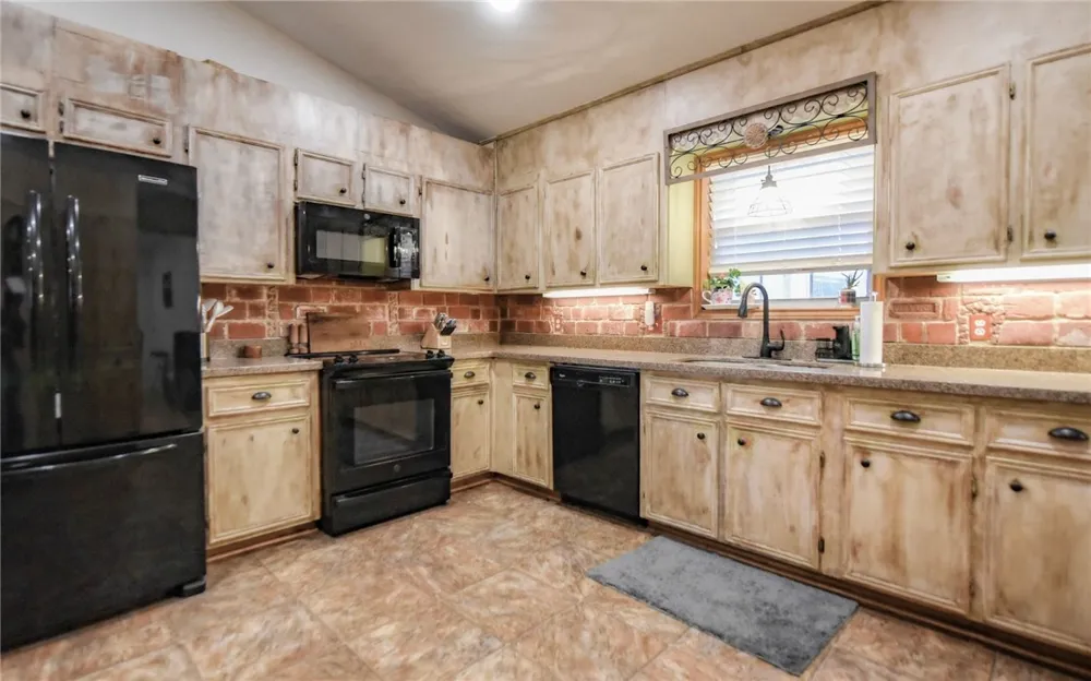 3082 County Road 235 Caldwell, TX 77836