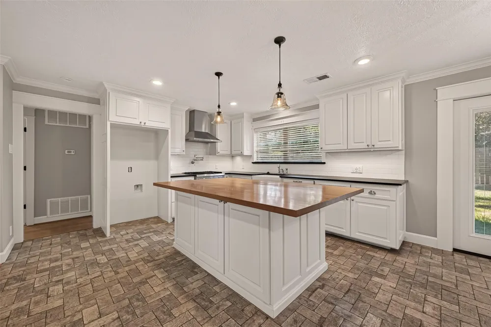 5107 Poinciana Drive Houston, TX 77092