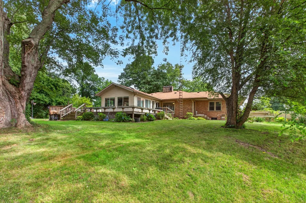 3712 S Pipestone Road Sodus, MI 49126